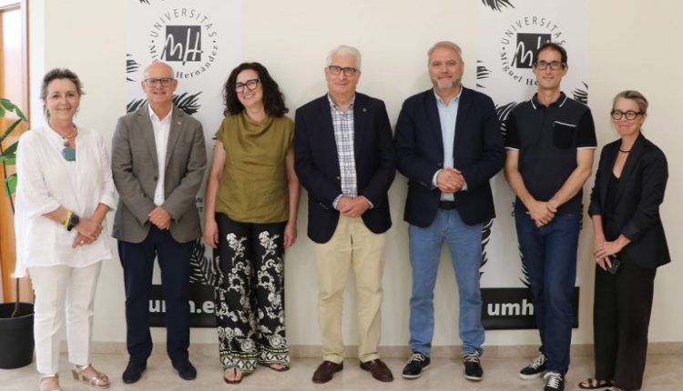 Caja Rural Central boosts research at IDiBE with new scientific equipment